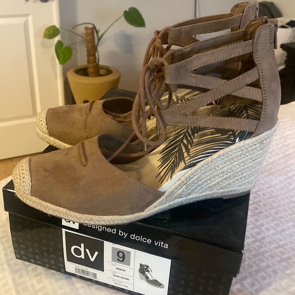 Dolce Vida, healed, espadrille lace in the front zipper in the back